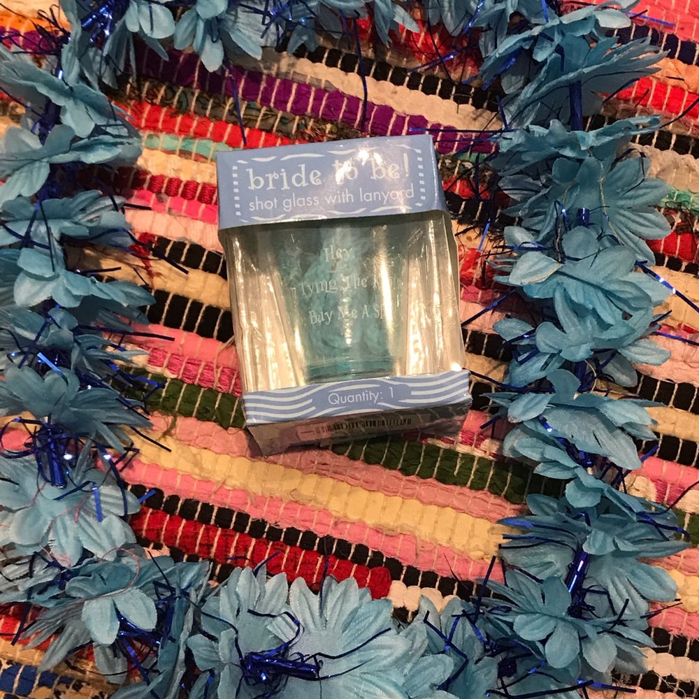 BRIDE TO BE SHOT GLASS WITH LANYARD & LEI (NWT)